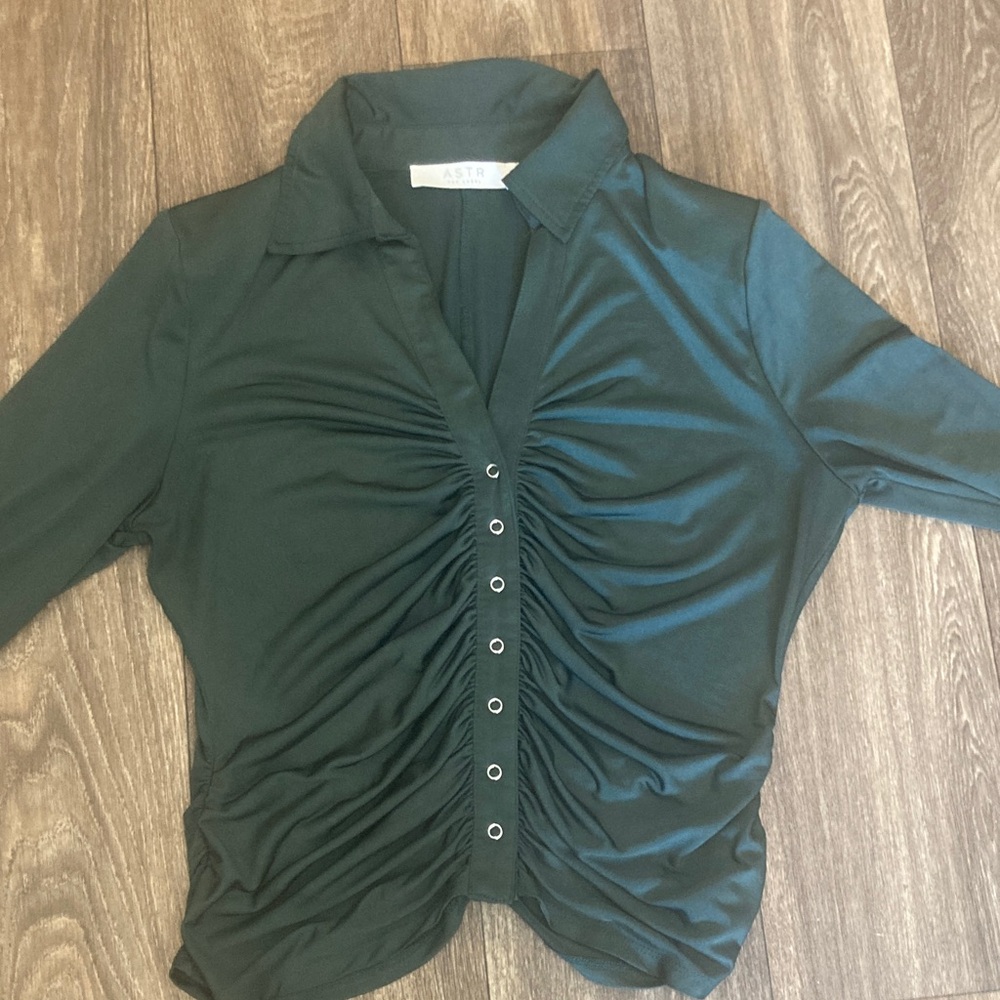 ASTR Women's Dark Green Ruched Button Down Shirt size large
